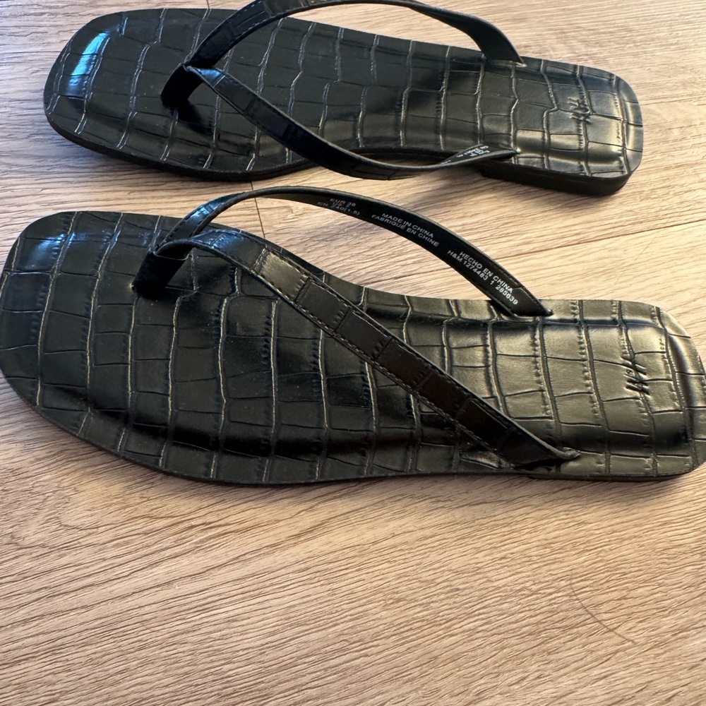 H&M Black Croc-Embossed Flip Flops never worn size 38